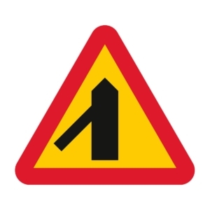 A29-11 Varning för vägkorsning där trafikanter på anslutande väg har väjningsplikt eller stopplikt