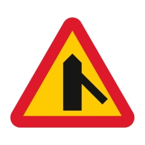 A29-14 Varning för vägkorsning där trafikanter på anslutande väg har väjningsplikt eller stopplikt