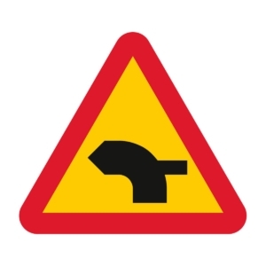A29-18 Varning för vägkorsning där trafikanter på anslutande väg har väjningsplikt eller stopplikt