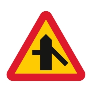 A29-4 Varning för vägkorsning där trafikanter på anslutande väg har väjningsplikt eller stopplikt
