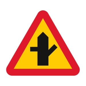 A29-5 Varning för vägkorsning där trafikanter på anslutande väg har väjningsplikt eller stopplikt